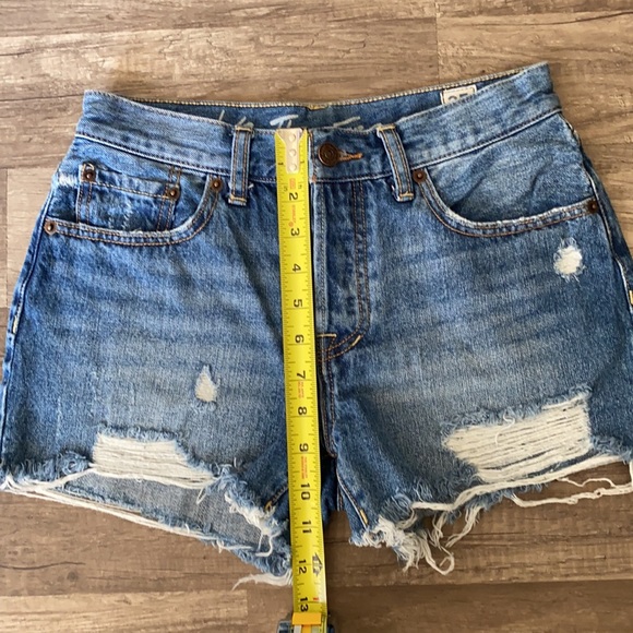 We the free jean shorts size 25 - Picture 4 of 7